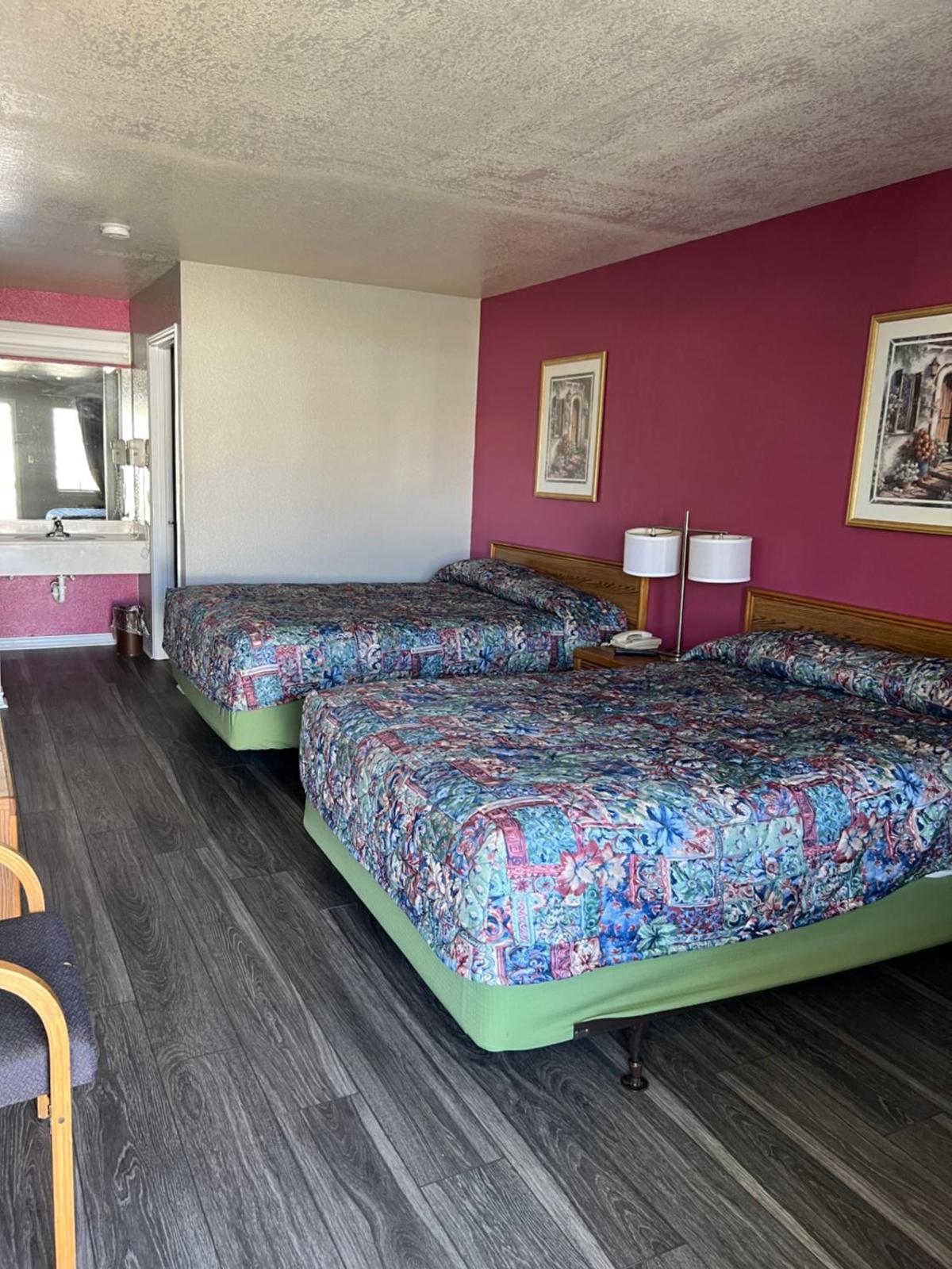 COUNTRY INN MOTEL Main image 1